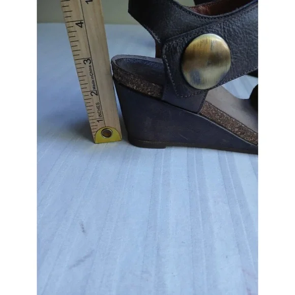 Taos Sandals 37 / 6.5 Wedge Cork Cushioned Comfort Casual Leather Adjustable - Picture 4 of 13